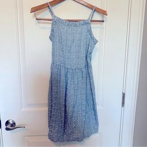 Vineyard Vines Girls size 16 blue and white dress.  Fits more like a 14.
